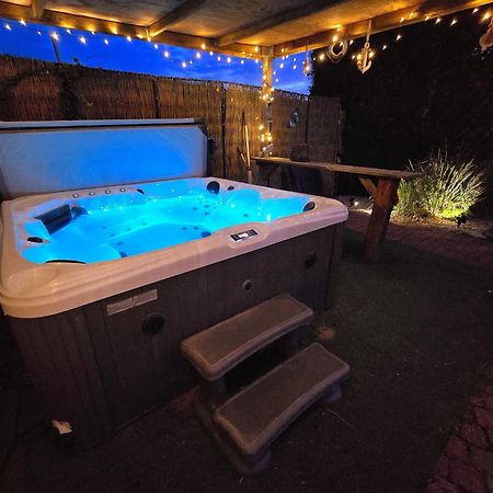 De Corner Van Zeeland Met Jacuzzi Sint Annaland Eksteriør billede