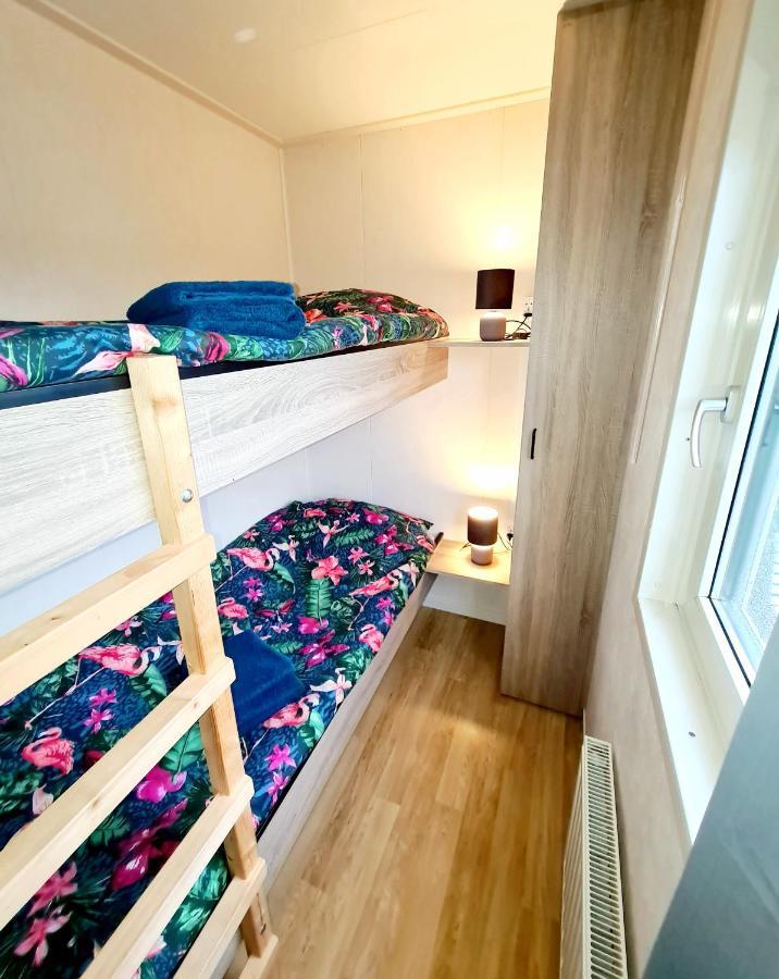 De Corner Van Zeeland Met Jacuzzi Sint Annaland Eksteriør billede